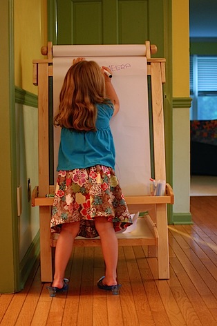 easel and heels