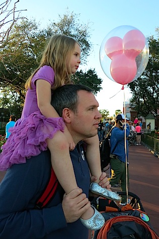 watching with pink balloon