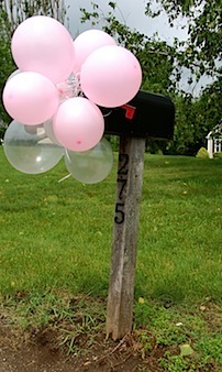 balloons-on-mailbox